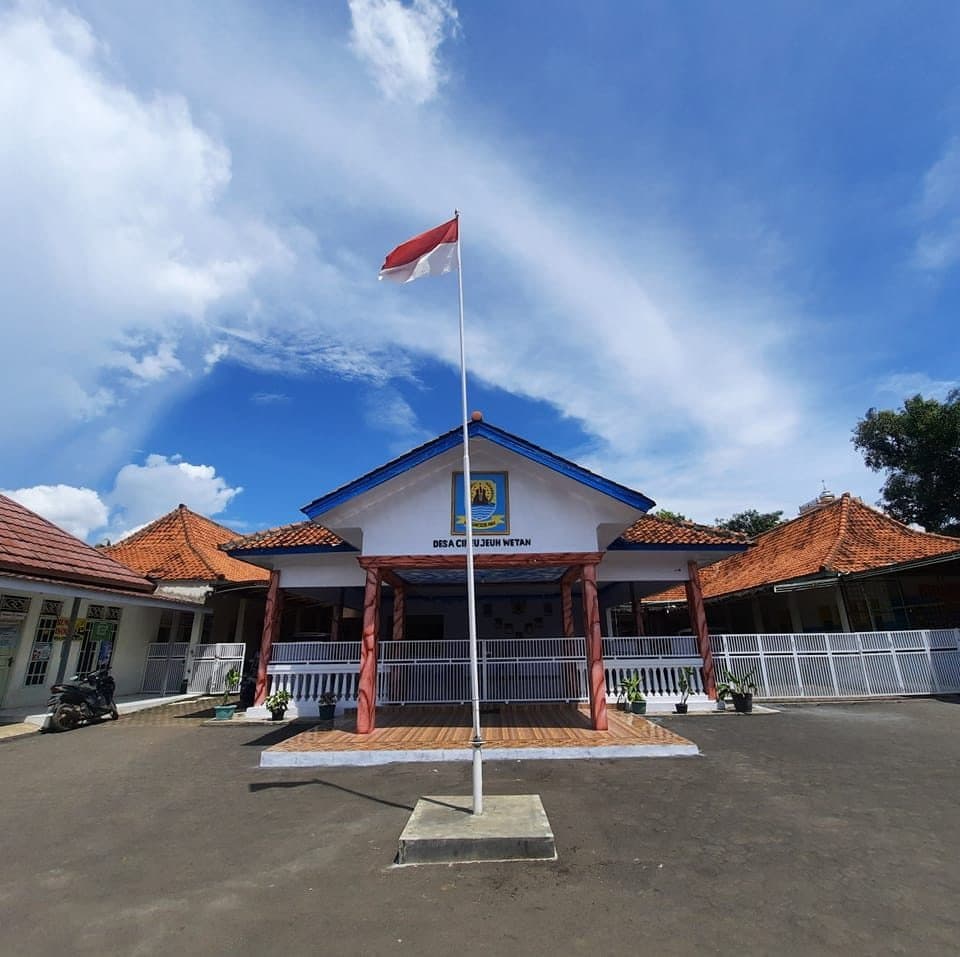 Balai Desa Cipeujeuh Wetan